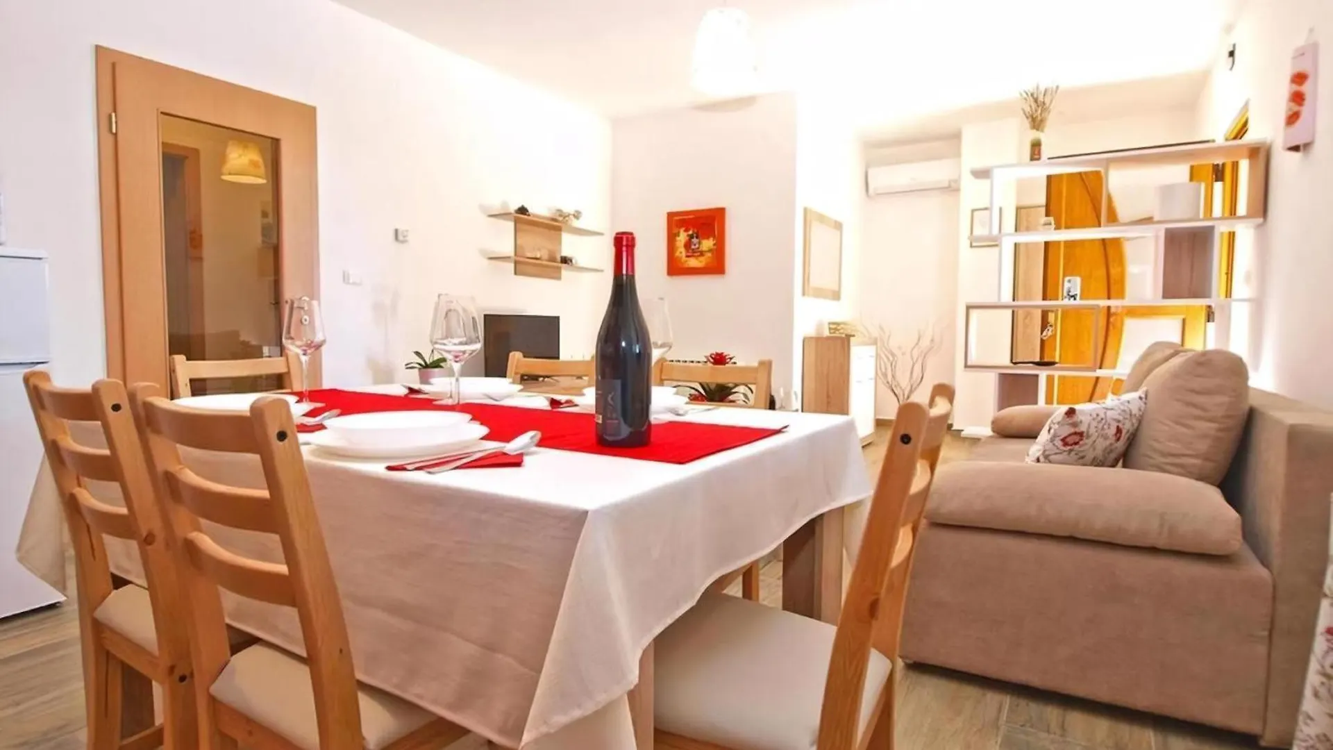 アパート Neue Wohnung In Loborika Mit Grosser Terrasse プーラ