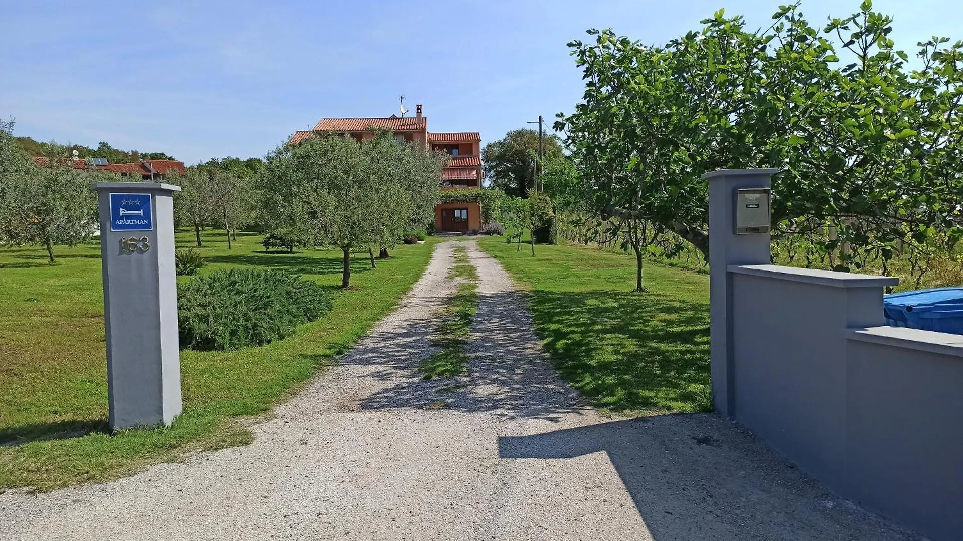 Neue Wohnung In Loborika Mit Grosser Terrasse プーラ