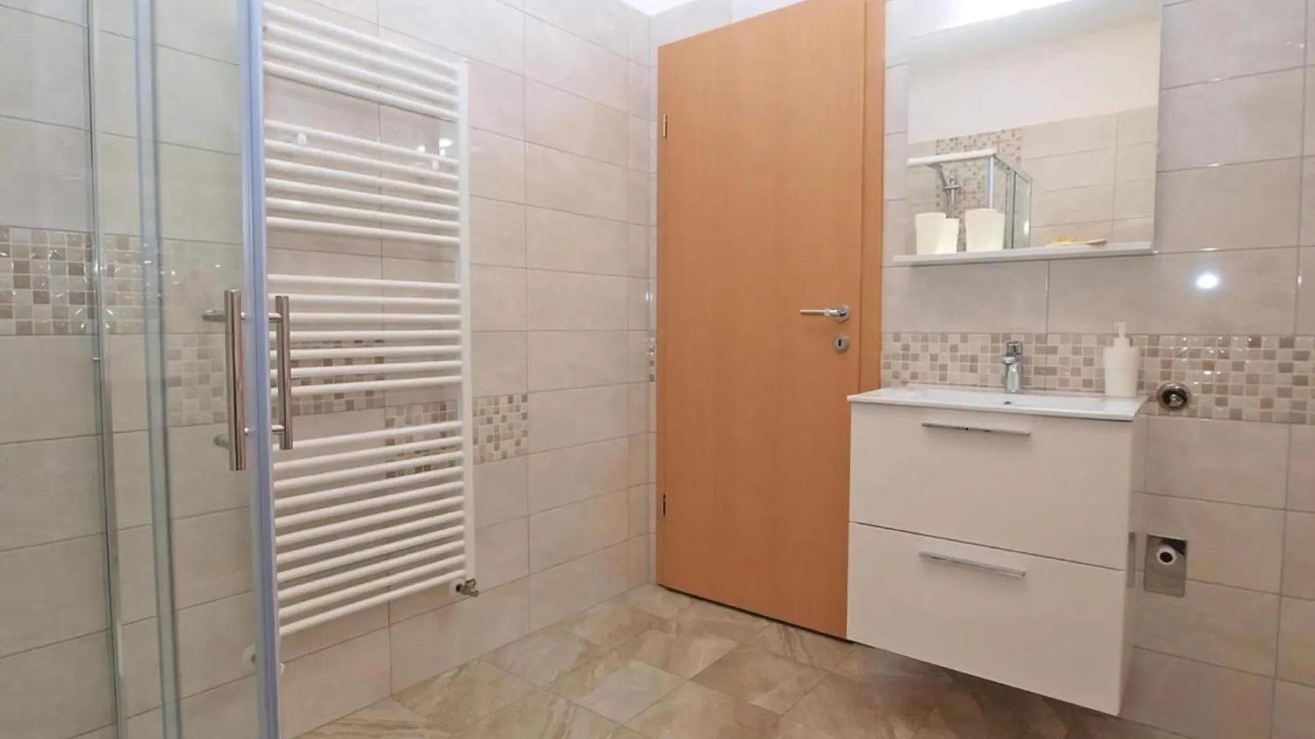 アパート Neue Wohnung In Loborika Mit Grosser Terrasse プーラ