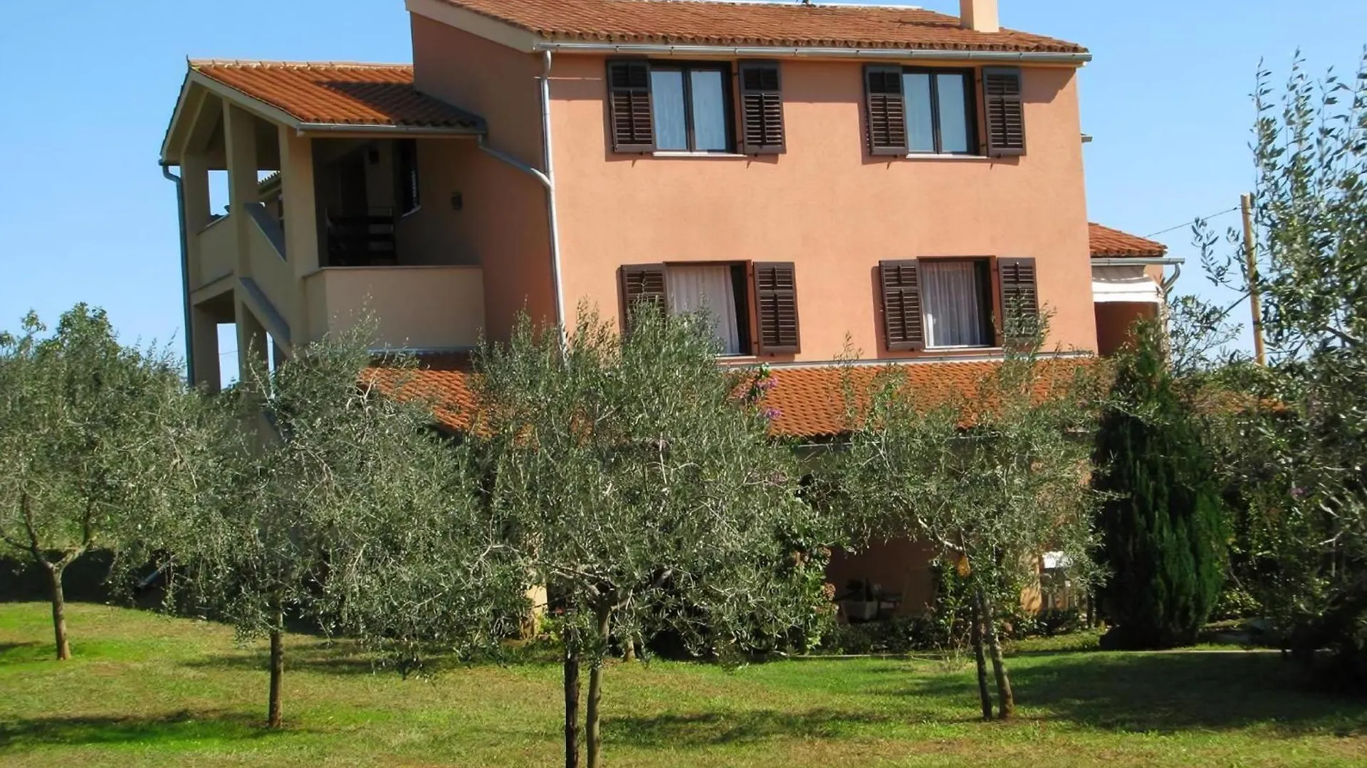 Neue Wohnung In Loborika Mit Grosser Terrasse プーラ